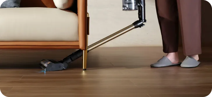 Dreame Z30 Pro Aqua-A Aspirador fregona con accesorio flexible de 90 grados para limpiar bajo los muebles sin esfuerzo.